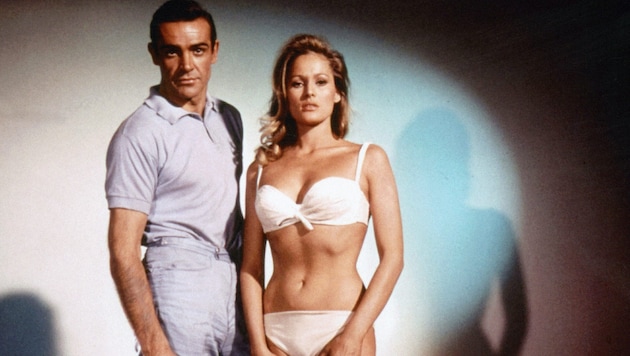 Ursula Andress stand neben Sean Connery im Bond-Streifen „007 jagt Doktor No.“ als Bond-Girl vor ...
