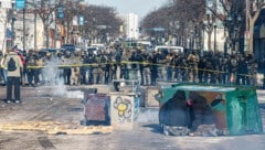 Immer mehr US-Bürgerinnen und US-Bürger demonstrieren gegen das Vorgehen der ...