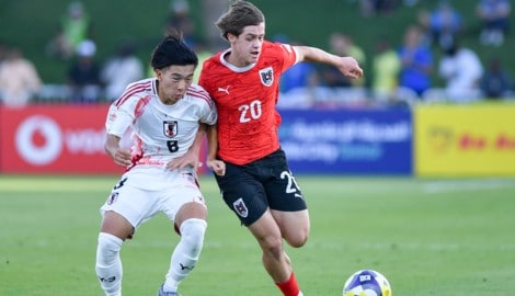 Florian Hofmann (r.)