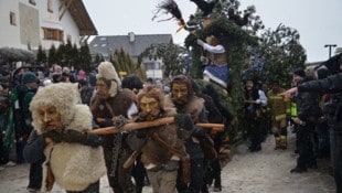 Wenn 60 Männer sechs Tonnen in Gang setzen, dann bebt die Erde.