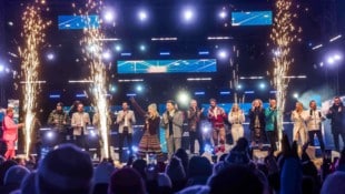 Beim großen Finale sangen alle Künstler gemeinsam auf der Bühne. Die Erfolgsgeschichte ist zudem ...