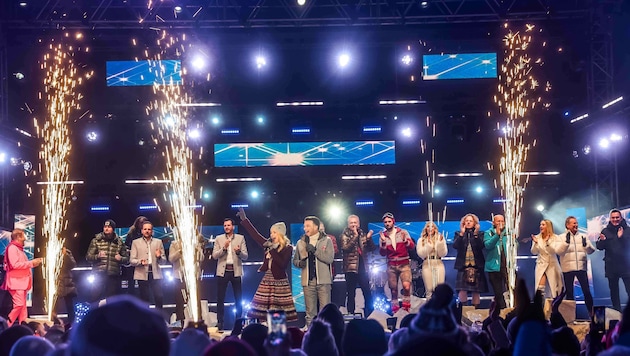Beim großen Finale sangen alle Künstler gemeinsam auf der Bühne. Die Erfolgsgeschichte ist zudem ...