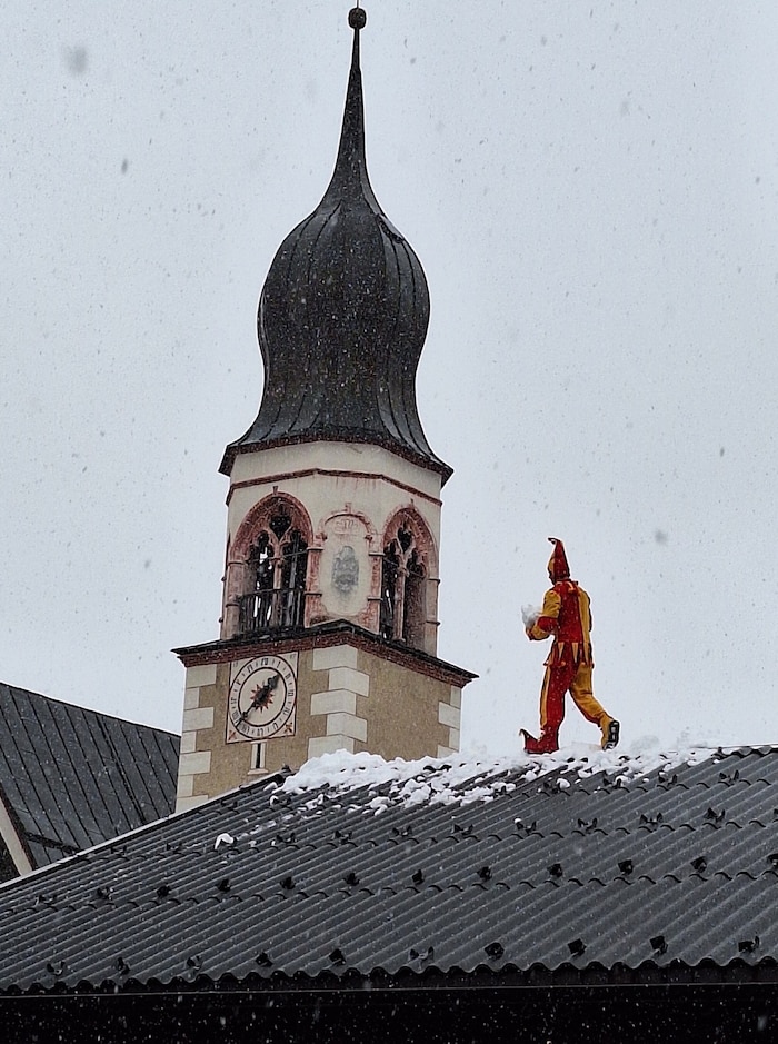 Der Bajatzl begeisterte mit allerhand Schabernack und bewies Schwindelfreiheit.