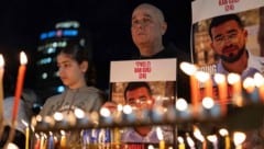 Hunderte Israelis demonstrierten am Samstagabend für die Rückführung der sterblichen Überreste ...