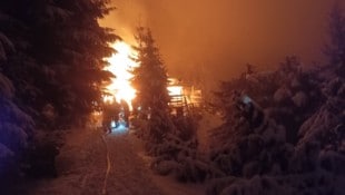Die Zufahrt zum Brand war für die Feuerwehrleute nur schwer möglich.