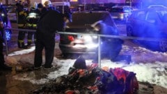 Der Papiercontainer ist völlig geschmolzen, die Hitze beschädigte ein Auto