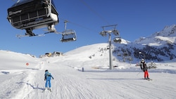 Am Freitag kam es zu einem schweren Unfall zweier Skifahrer im Tiroler Skigebiet.