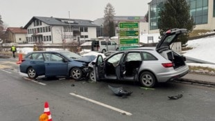An den beiden Autos entstand Totalschaden