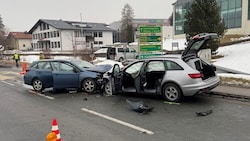 An den beiden Autos entstand Totalschaden
