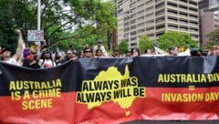 „Australien war immer und wird immer das Land des Aborigines sein“ stand auf den Schildern der ...