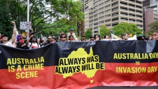 „Australien war immer und wird immer das Land des Aborigines sein“ stand auf den Schildern der ...