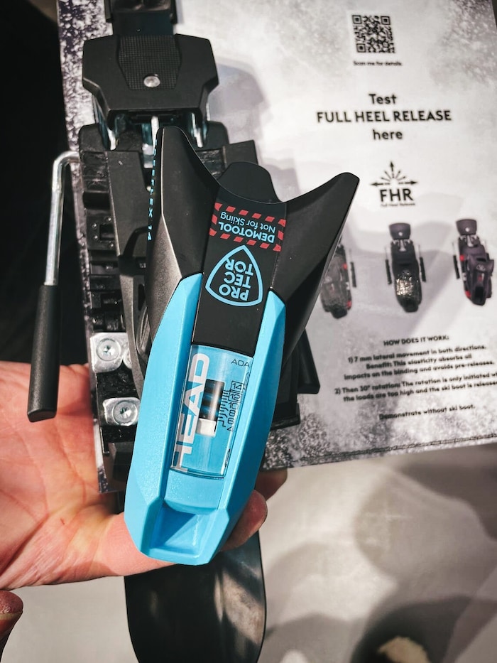 Erstmals löst der Fersenautomat auch hinten aus, was das Skifahren sicherer machen soll.