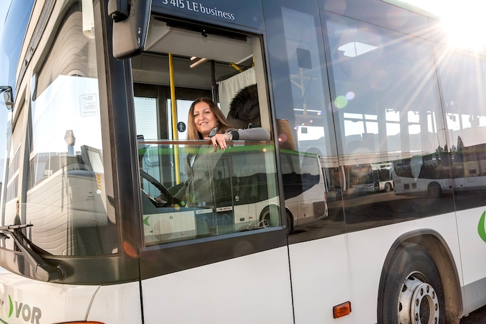 Privat fährt Pavlovic einen Fiat 600, ein Auto, „das fast in meinen Arbeitsplatz, den Bus, ...