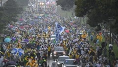Tausende Anhänger des ehemaligen brasilianischen Präsidenten Jair Bolsonaro gingen in Brasilia ...