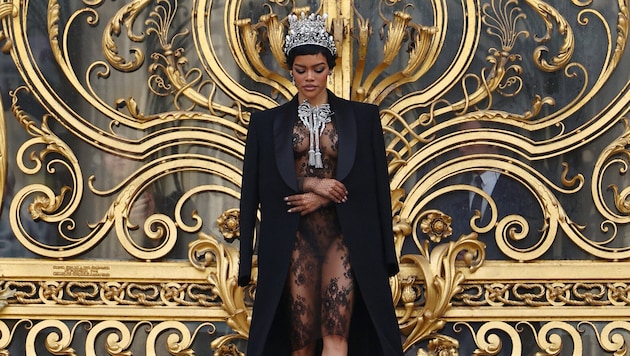 Teyana Taylor sorgte für einen „königlichen“ Mode-Auftritt in Paris.