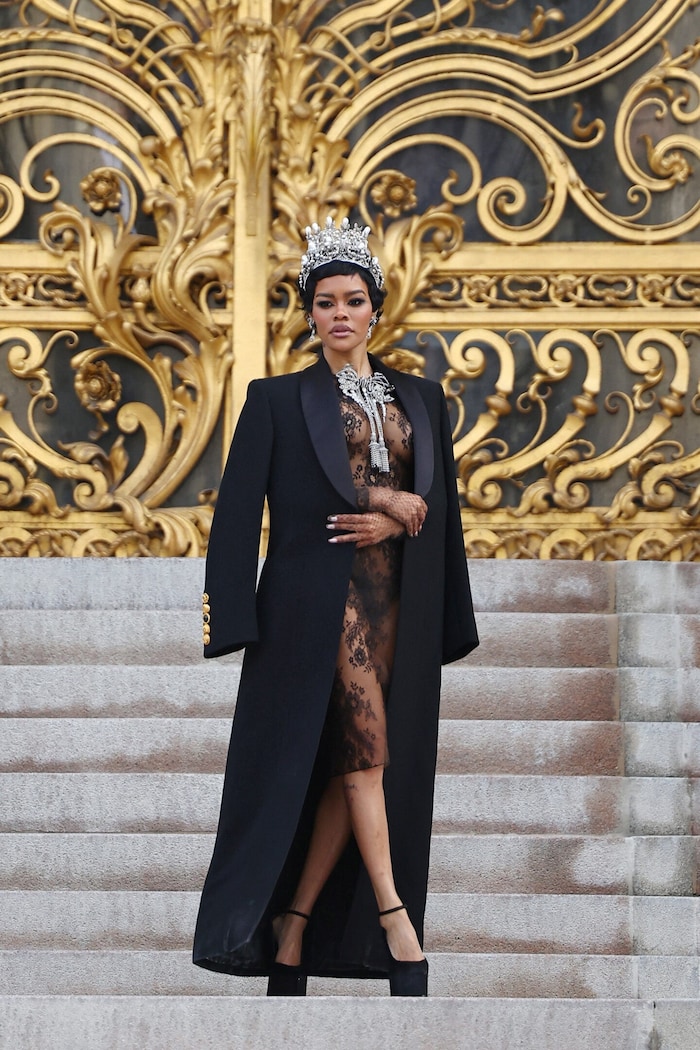 Die Schauspielerin trug in Paris einen Hauch von Nichts.