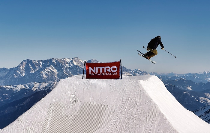 Spektakuläre Kicker begeistern auch immer mehr Skifahrer.