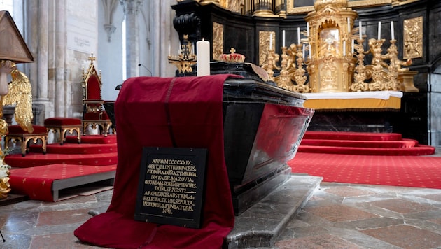 Der Sarkophag mit den sterblichen Überresten von h Cimburgis von Masowien.