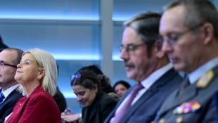 Ministerin Tanner und die zwei wichtigsten Männer der kommenden Monate: Hameseder und ...