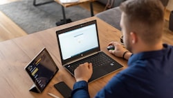 Homeoffice kann gerade im Winter negative Auswirkungen auf unsere Gesundheit haben.