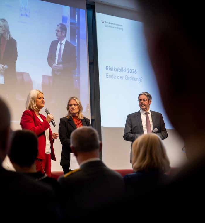 Tanner und Hameseder sprachen über die Verlängerung der Wehrpflicht.