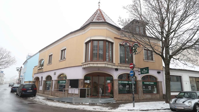 Monis Bistro gibt es nicht mehr. Die Bäckerei, die danach einzog, hat auch schon zugesperrt.