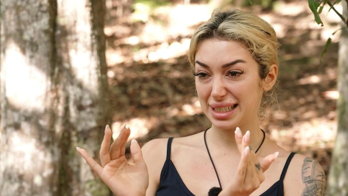 Ariel ertrug es nicht, dass Eva sie wegen ihrer Tochter maßregelte.