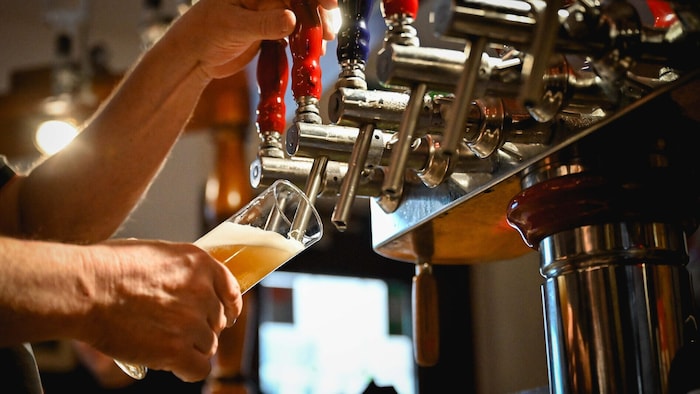 Im urigen Wirtshaus im Gründerzeithaus wird das Bier schon bald wieder fließen.