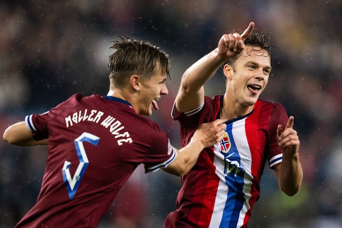 Brann Bergens Nationalspieler Felix Horn Myhre (re.) traf auch beim 2:1-Sieg der Norweger in der ...