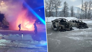 Kurz nach 23 Uhr brannten die zwei Pkw lichterloh. An den Fahrzeugen entstand Totalschaden.