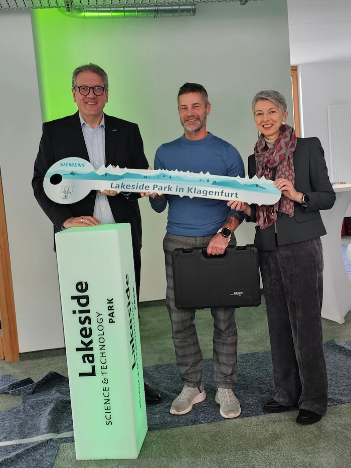 Schlüsselübergabe im Lakeside Park mit Geschäftsführer Bernhard Lamprecht, Sie- ...