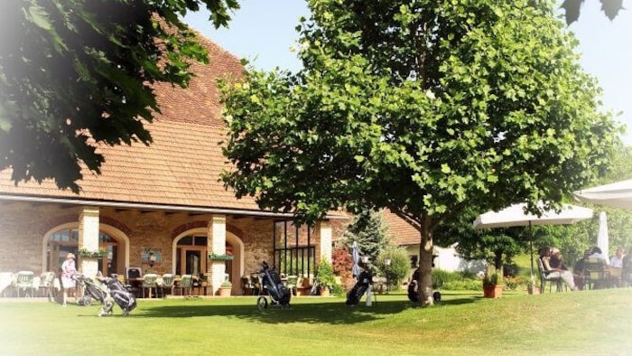Viele Golfer kehren in der Alten Mühle im Sommer ein.