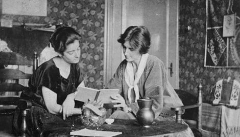 Komponistin Henriëtte Bosmans (re.) mit Frieda Belinfante um 1929