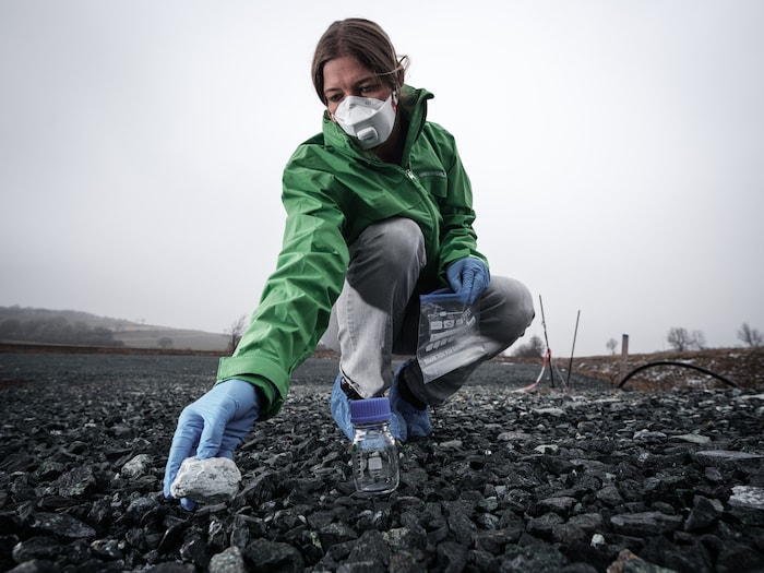 Experts from Greenpeace uncovered the asbestos scandal in Burgenland.