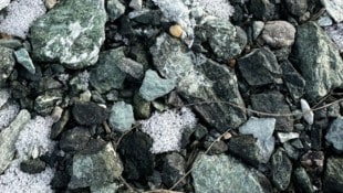 Das Thema Asbest sorgt für politischen Schlagabtausch.