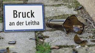 Der angeklagte 22-Jährige soll in NÖ mit zerbrochener Glasflasche angegriffen haben.