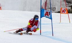Noah Geihseder hängt seine Skier an den Nagel.