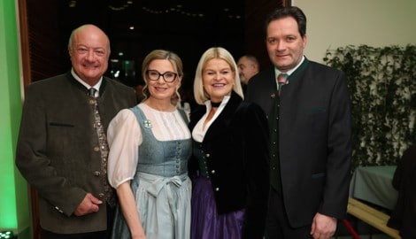 Christa Kummer begrüßte Bundeskanzler Christian Stocker, Verteidigungsministerin Klaudia Tanner ...