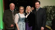 Christa Kummer begrüßte Bundeskanzler Christian Stocker, Verteidigungsministerin Klaudia Tanner ...
