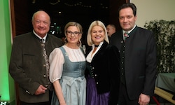 Christa Kummer begrüßte Bundeskanzler Christian Stocker, Verteidigungsministerin Klaudia Tanner ...