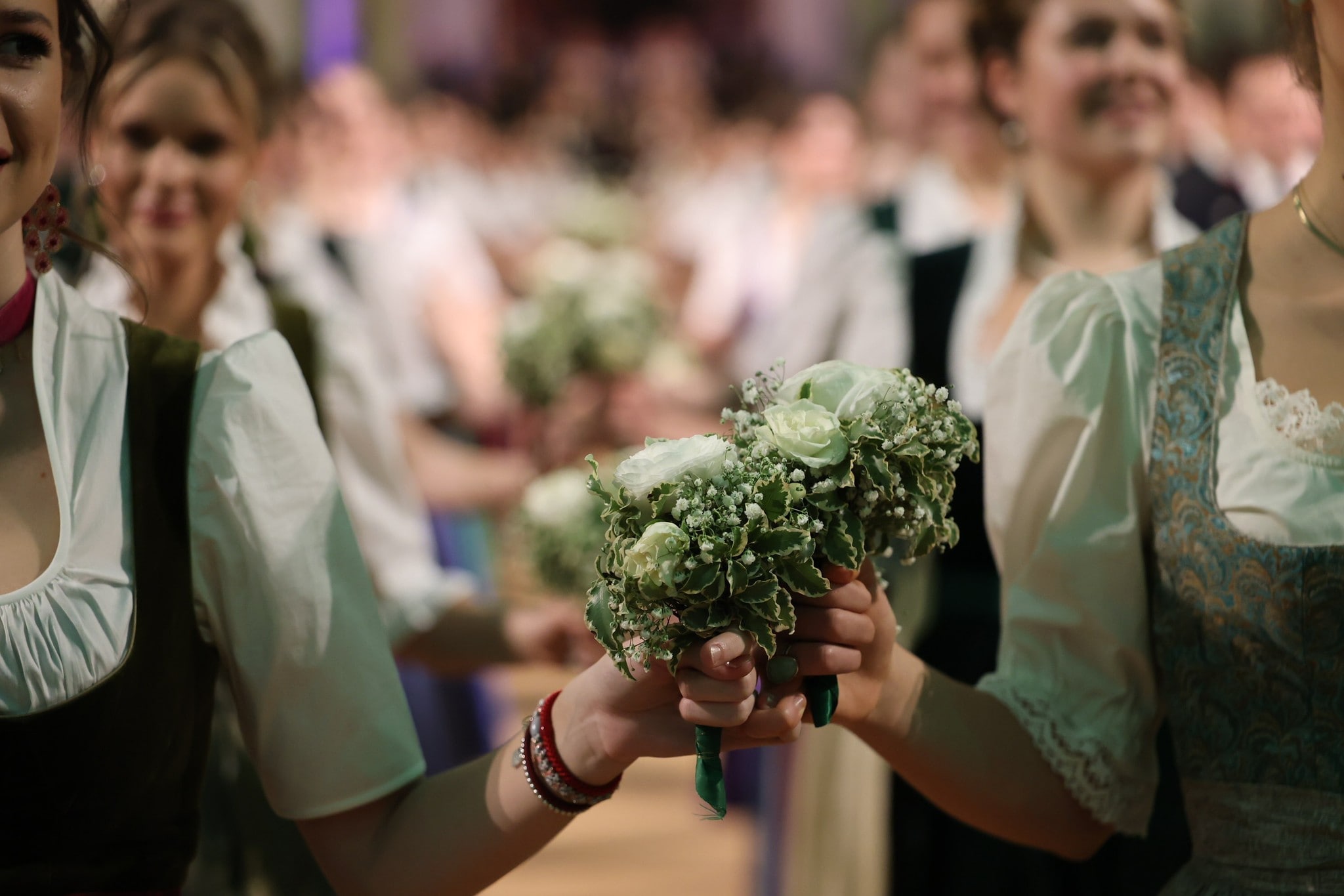 Bilder der feierlichen Eröffnung durch das Jungdamen- und Jungherren-Komitee unter der Leitung ...