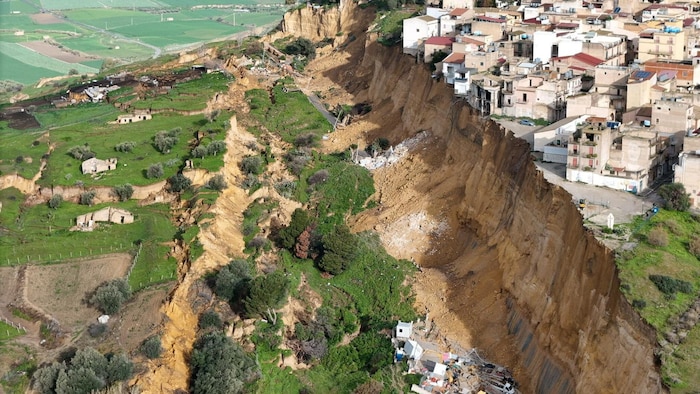 Nach dem Erdrutsch in Niscemi auf Sizilien mussten Hunderte Bewohner evakuiert werden.