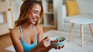 Wer in der Früh auf die richtige Nährstoffzufuhr achtet, kann voll Power den Tag beginnen. 