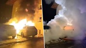 Binnen kürzester Zeit stand das Fahrzeug in Vollbrand.