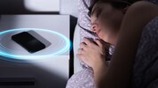 Im Gegensatz zu uns sind unsere Smartphones praktisch rund um die Uhr aktiv – nicht immer zu ...