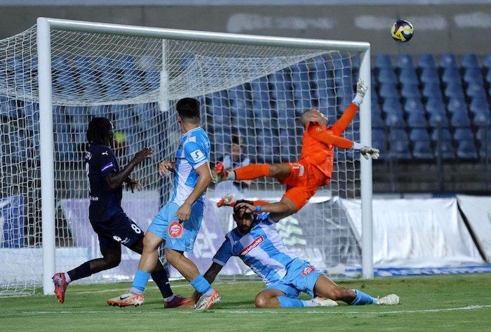 Für welchen Klub fliegt Kuster wieder durch den Strafraum?