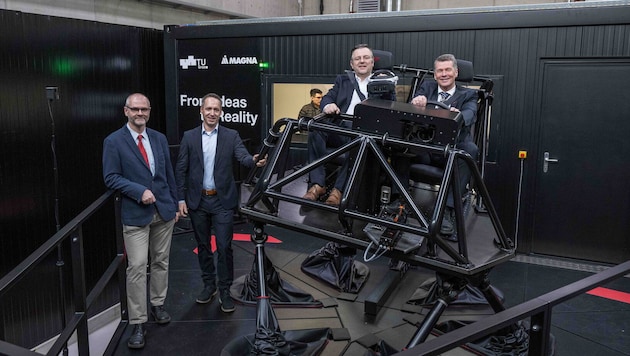 Eröffnung des Forschungszentrums (v. l.): Arno Eichberger (TU Graz), Severin Stadler (Magna), ...