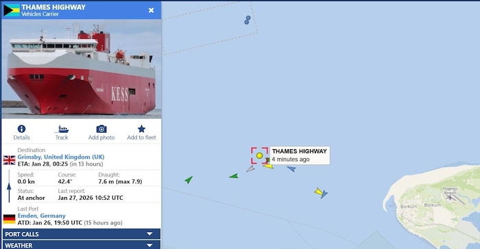 Die knapp 150 Meter lange „MS Thames Highway“, die unter der Flagge der Bahamas fährt, war ...