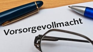 Eine Vorsorgevollmacht kann bei einem Notar oder Rechtsanwalt errichtet werden.