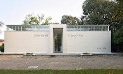 Der 1934 erbaute Pavillon von Josef Hoffmann ist Österreichs Ausstellungsfläche für Kunst und ...
